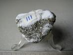 Mooi Stukje Dolomiet met Pyriet Kristallen.nr 111, Verzamelen, Mineralen en Fossielen, Verzenden, Mineraal