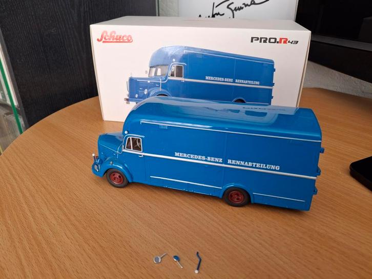 Mercedes-Benz 03500 Rennabteilung Schuco 1:43, Verzamelen, Automerken, Motoren en Formule 1, Zo goed als nieuw, Formule 1, Ophalen of Verzenden