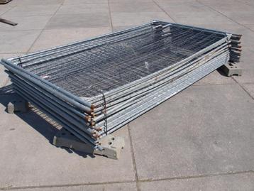 Bouwhekken gebruikt + betonblok 15 stuks Heras Bouwhek beschikbaar voor biedingen