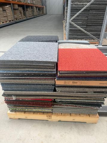80m2 C keus mix tapijttegels hele pallet €50,- beschikbaar voor biedingen