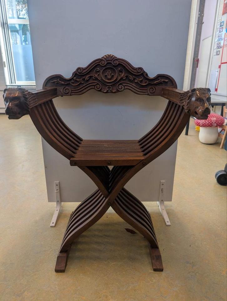 Antieke Stoel met Leeuwenkoppen, Antiek en Kunst, Antiek | Meubels | Stoelen en Banken, Ophalen