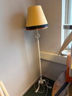 Staande lamp met gele kap, Huis en Inrichting, Lampen | Vloerlampen, Ophalen, Gebruikt, Stof, 150 tot 200 cm