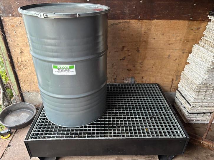 Opvangbak olie goe 2 x 208 liter vaten eventueel met pomp, Auto diversen, Autogereedschap, Zo goed als nieuw, Ophalen of Verzenden