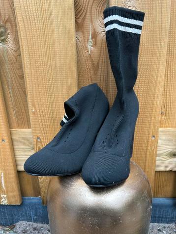 Fashionable haklaarzen beschikbaar voor biedingen