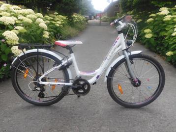 Stoere witte  24"Cube Street met 21 versnellingen beschikbaar voor biedingen