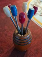 Vintage tonnetje met bijbehorende cocktailprikkers, Antiek en Kunst, Ophalen of Verzenden