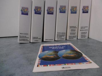 6 Atlasmappen (ringbanden) met wereldkaarten beschikbaar voor biedingen