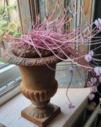 Brocante oude Franse gietijzeren tuin vaas mooi patina, Ophalen