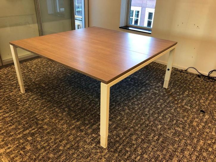 Gispen vergadertafel/ kantinetafel / DUO werkplek 160x160 cm, Huis en Inrichting, Tafels | Eettafels, Zo goed als nieuw, 150 tot 200 cm