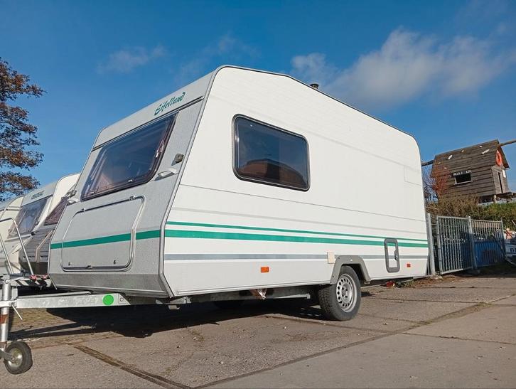 Eifelland Caravan - Stapelbed & Ruime Zit!, Caravans en Kamperen, Caravans, Particulier, Eifelland, Gascomfoor, Koelkast, Ophalen