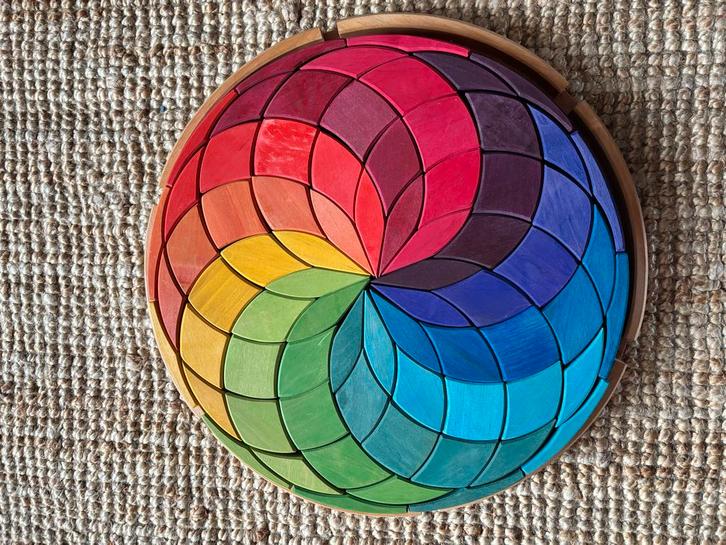 Grimm's Regenboog Mandala Puzzel, Kinderen en Baby's, Speelgoed | Kinderpuzzels, Zo goed als nieuw, 4 tot 6 jaar, Meer dan 50 stukjes