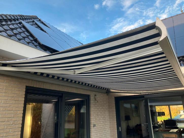 Terrasscherm 450 en 3 zonneschermen elektrisch, Tuin en Terras, Zonneschermen, Zo goed als nieuw, Knikarmscherm, Elektrisch, Ophalen