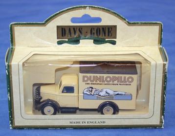 Days Gone 1:76  1950 Bedford 30 cwt ‘Dunlopillo’. beschikbaar voor biedingen