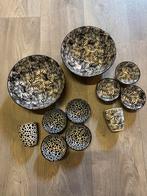Mooi zwart wit servies met blad en panter print - zwart wit, Huis en Inrichting, Ophalen of Verzenden, Nieuw, Overige stijlen
