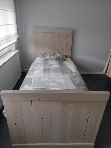 1 pers bed beschikbaar voor biedingen