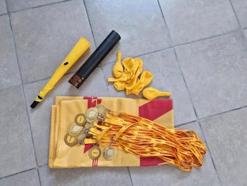 16 Medailles plus confetti kanon en toeter. beschikbaar voor biedingen