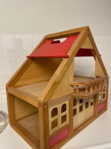 VINTAGE POPPENHUIS IN ZEER GOEDE STAAT beschikbaar voor biedingen