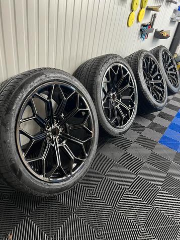 Lamborghini Urus velgen set + lambo markering banden beschikbaar voor biedingen