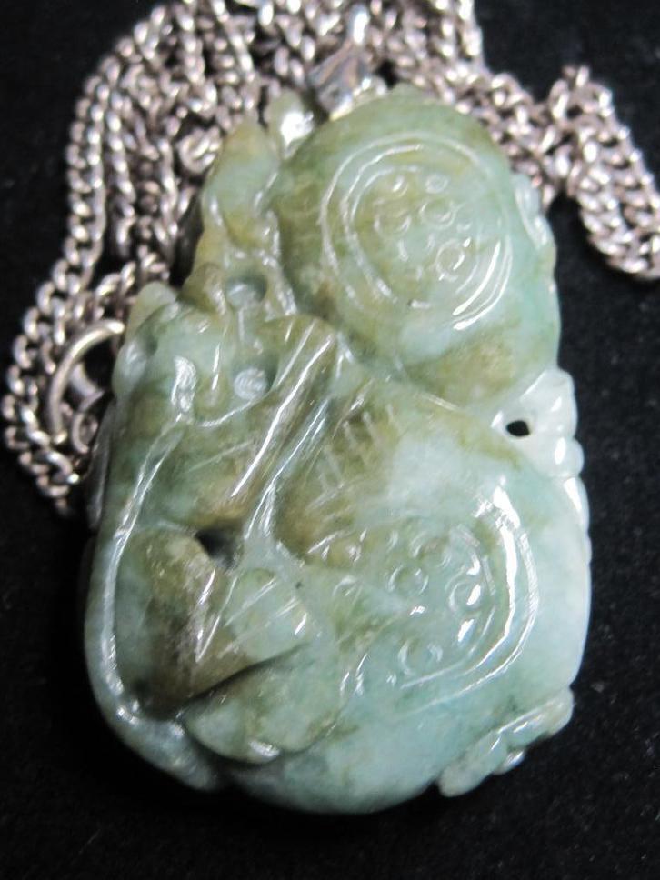 Antiek jade amulet hanger circa 1950 met zilver ketting, Sieraden, Tassen en Uiterlijk, Antieke sieraden, Hanger, Zilver, Met edelsteen