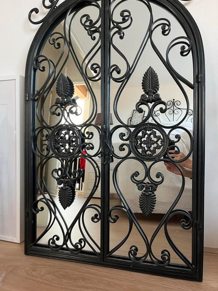 Smeedijzeren Spiegel met Deurtjes, Huis en Inrichting, Woonaccessoires | Spiegels, Zo goed als nieuw, 75 tot 100 cm, 100 tot 150 cm