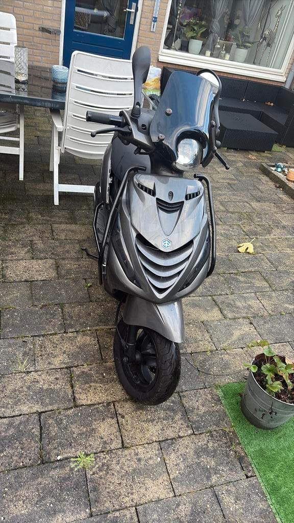 (Zsm weg)Zip 125cc 4t, Fietsen en Brommers, Scooters | Piaggio, Zo goed als nieuw, Zip, Benzine, Ophalen of Verzenden