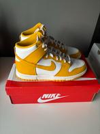 Nike Dunk High White Dark Sulfur - Maat 41, Kleding | Dames, Schoenen, Geel, Nike, Nieuw, Ophalen of Verzenden