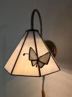 Witte gave Tiffany lamp., Huis en Inrichting, Lampen | Wandlampen, Ophalen of Verzenden, Zo goed als nieuw