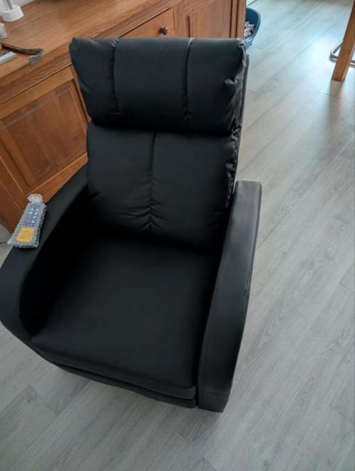 Zwarte bioscoopstoel met massage functie, Huis en Inrichting, Banken | Sofa's en Chaises Longues, Zo goed als nieuw, Eenpersoons