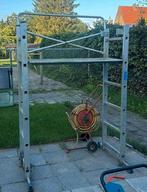 Ideale steiger, licht en makkelijk demontabel, Ophalen, Zo goed als nieuw, Rolsteiger of Kamersteiger, 2 tot 5 meter