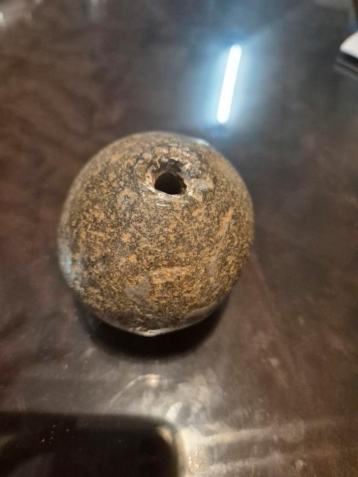 Oude Stenen Kogel met Gat, Antiek en Kunst, Antiek | Overige Antiek, Ophalen of Verzenden