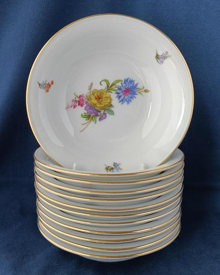 Fürstenberg 02199 - 12 ronde schaaltjes met bloemetjesdecor, Antiek en Kunst, Antiek | Servies los, Ophalen of Verzenden