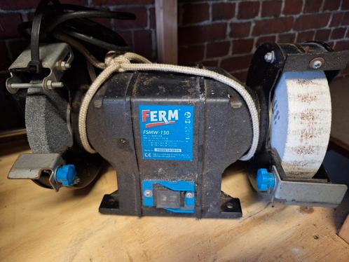 Een goede FERM FSMW-150 dubbele slijpmachine, Doe-het-zelf en Verbouw, Gereedschap | Slijpmachines, Gebruikt, Werkbankslijpmachine