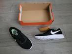 NIKE Tanjun maat 40 (7) *nieuw* ~ TH1425, Zwart, Nike, Nieuw, Ophalen of Verzenden