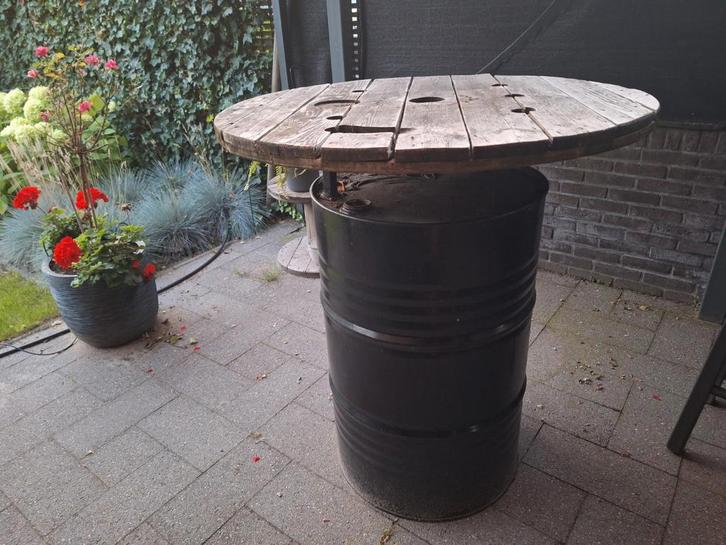 Statafel van olievat en haspel, Huis en Inrichting, Tafels | Statafels, Ophalen