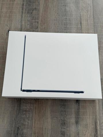 Macbook Air 13.6 inch (M4 16 GB 512 GB SSD) Midnight Geseald beschikbaar voor biedingen