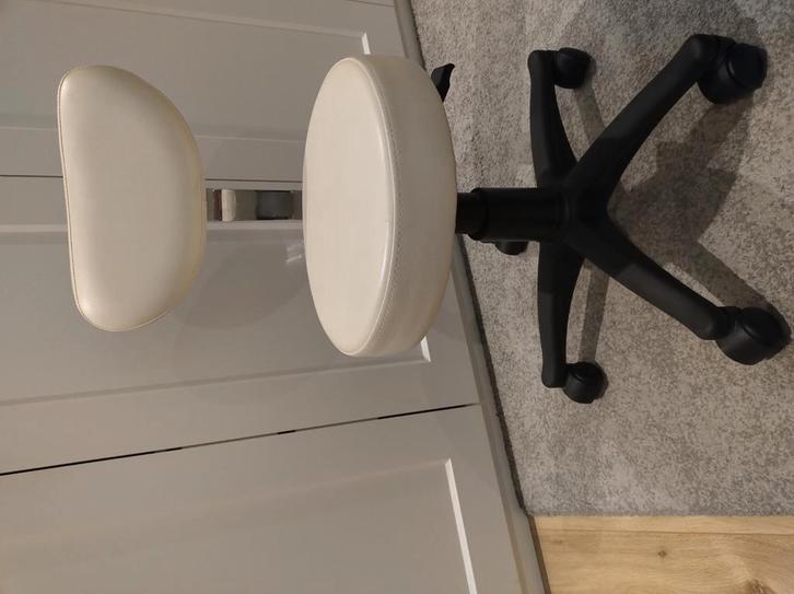 Draaikruk met leuning off white in hoogte verstelbaar, Huis en Inrichting, Krukjes, Ophalen