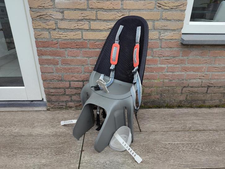 Fietsstoel Qibbel Air, Fietsen en Brommers, Fietsaccessoires | Fietsstoeltjes, Zo goed als nieuw, Achterzitje, 15 t/m 25 kg, Voetsteuntjes