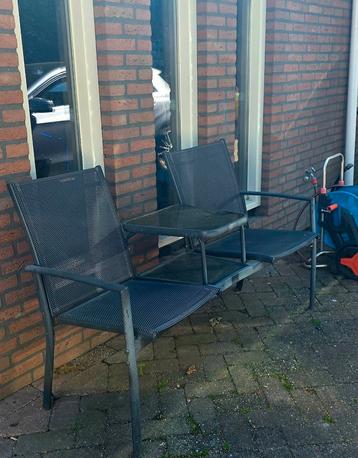 Love seat tuinstoelen met tafeltje tuinbank beschikbaar voor biedingen