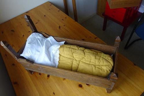 Autentiek houten poppenledikant, Kinderen en Baby's, Speelgoed | Poppen, Gebruikt, Overige typen, Ophalen
