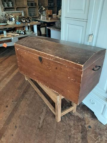 Oud houten kist / hutkoffer