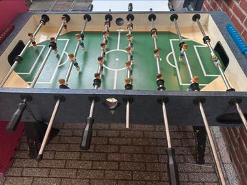 Super degelijke voetbal tafel beschikbaar voor biedingen