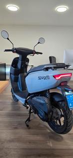 AGM in nette staat, Fietsen en Brommers, Ophalen, Zo goed als nieuw, AGM, Benzine