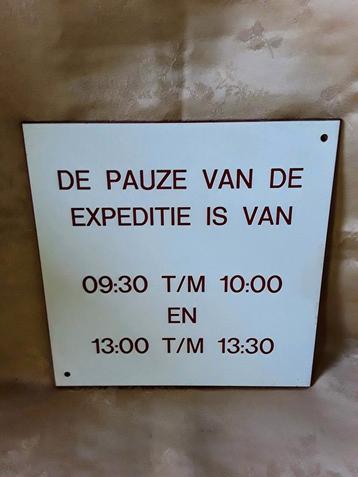 Bordje de pauze. beschikbaar voor biedingen