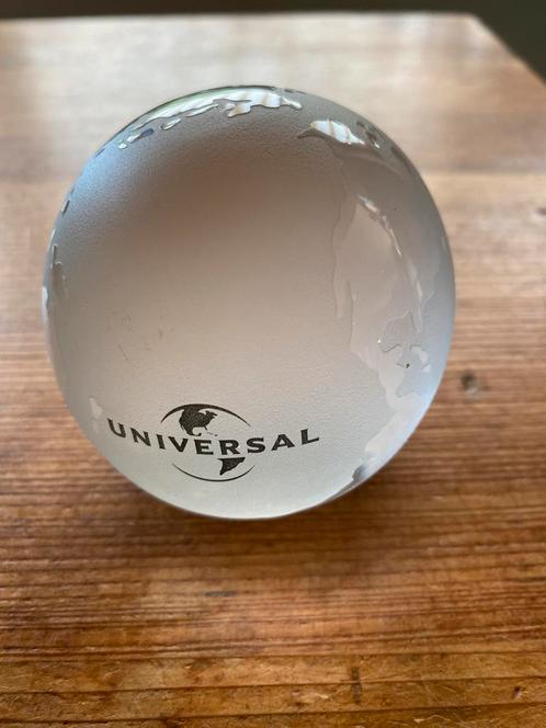 Universal presse papier glazen wereldbol, Verzamelen, Overige Verzamelen, Gebruikt, Ophalen of Verzenden
