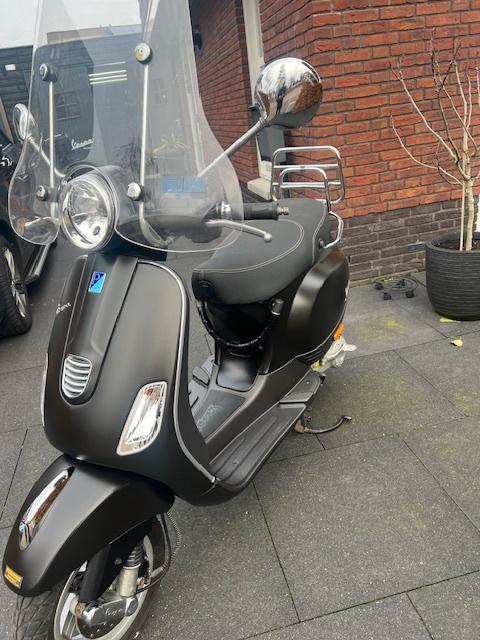 Vespa LX50 4T Nieuwstaat. slechts 8800 km., Fietsen en Brommers, Scooters | Vespa, Zo goed als nieuw, Vespa LX, Maximaal 25 km/u