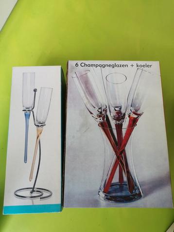 6+2 = 8 Champagneglazen met Koeler & Houder beschikbaar voor biedingen