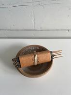 Wierookhouder + wierookstokjes (Atelier Sukha), Overige materialen, Ophalen of Verzenden, Zo goed als nieuw, Grijs