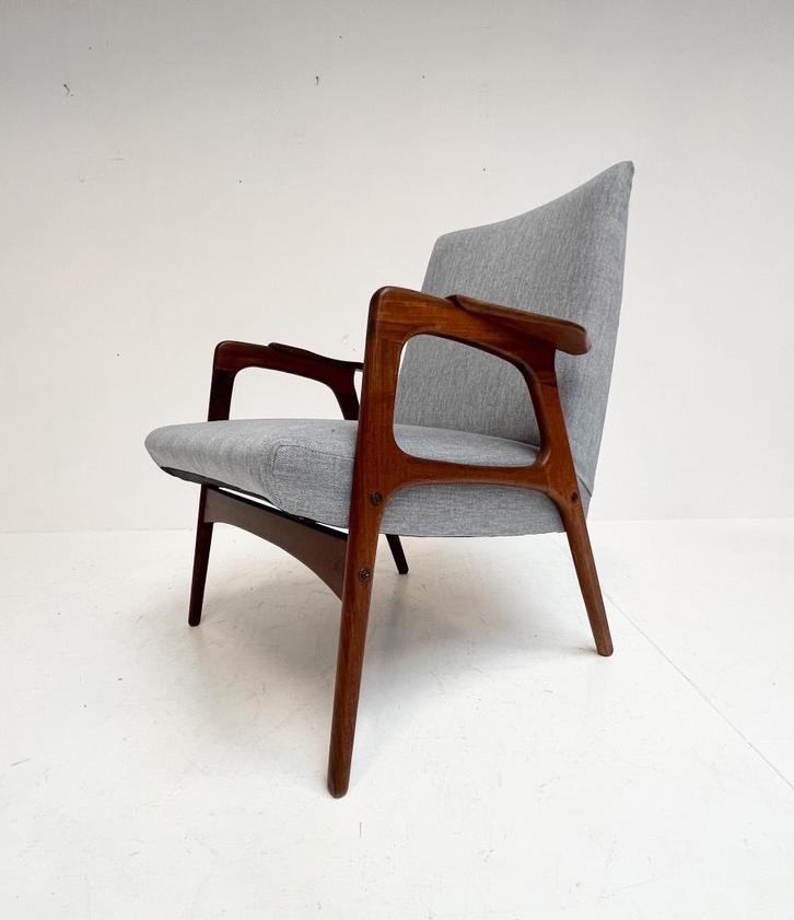 Charmante fauteuil damesmodel van Yngve Ekström voor Pastoe, Huis en Inrichting, Fauteuils, Gebruikt, Hout, Stof, 50 tot 75 cm