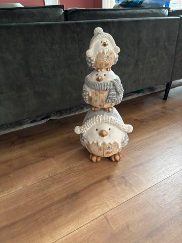 Beeld van gestapelde pinguins, kerst/winter decoratie beschikbaar voor biedingen