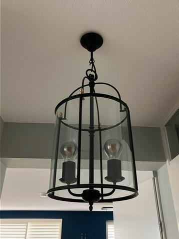 Stijlvolle hanglamp met glazen kap beschikbaar voor biedingen